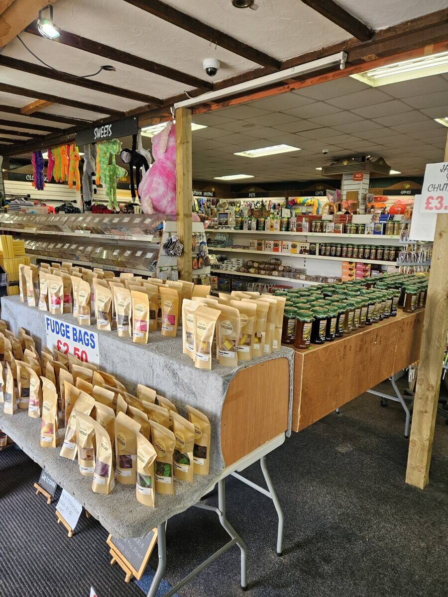 CHEDDAR GORGE GIFT SHOP