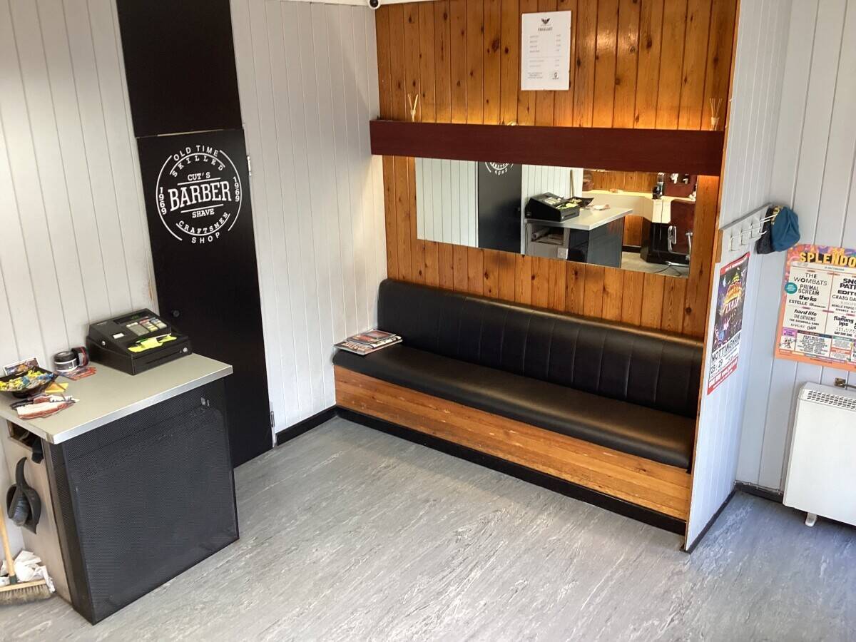 REDUCED!  Barbershop Mapperley NG3 established since 1960s Photo 6