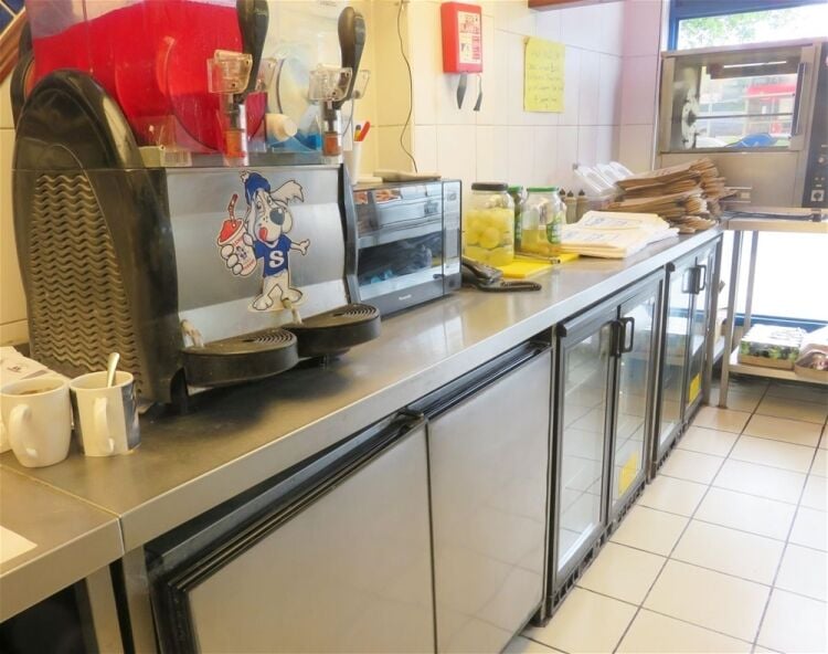 Long-established fish & chip shop, busy Sidcup parade Photo 6