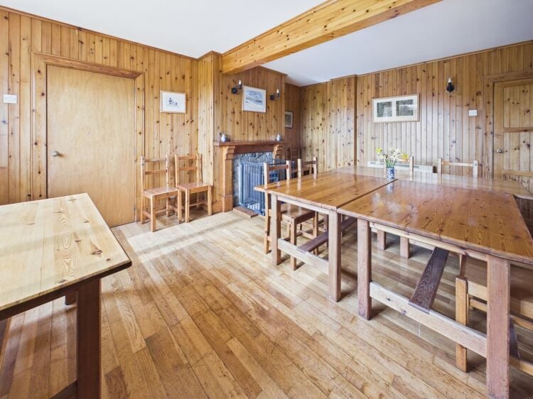 Island retreat with superb harbour views and potential Photo 6