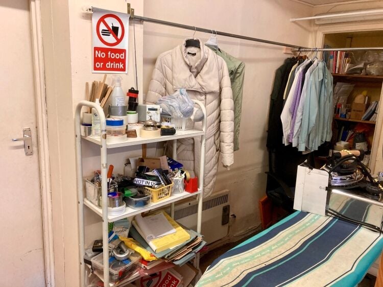 LAUNDERETTE