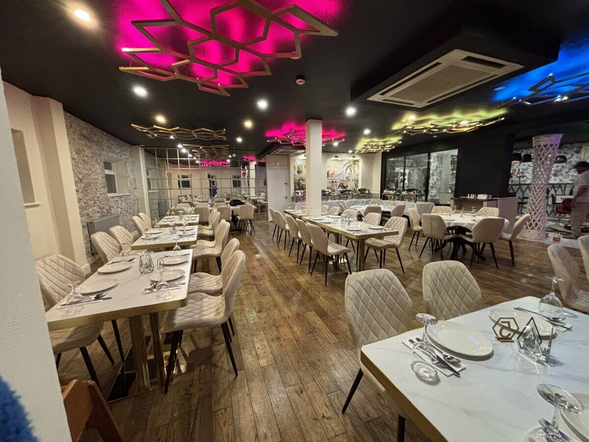 Wok&rsquo;N Rolls Chinese Restaurant/Pub for Sale