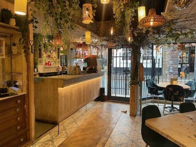 CHESHIRE - STYLISH RESTAURANT AND BAR IN THE HEART OF CHESTER CITY CENTRE Photo 6