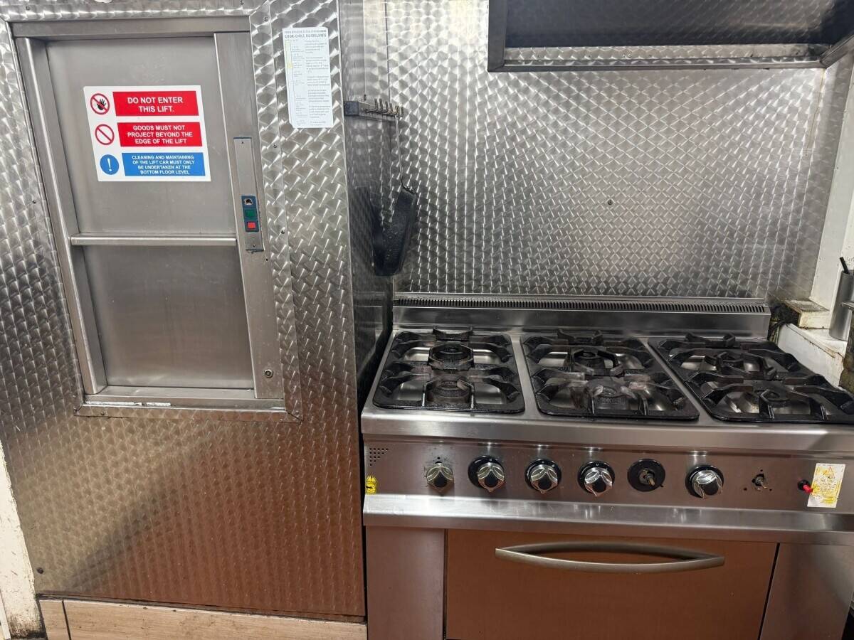 Licensed Turkish Restaurant & Takeaway for sale in London Photo 7