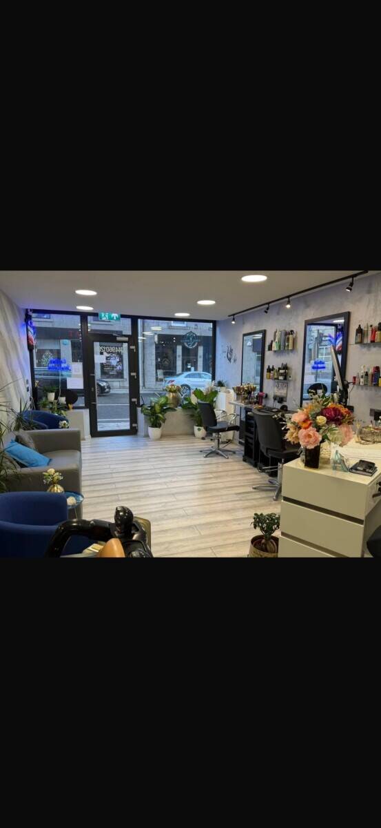 Classic Cuts Unisex Salon in Aberdeen City Center