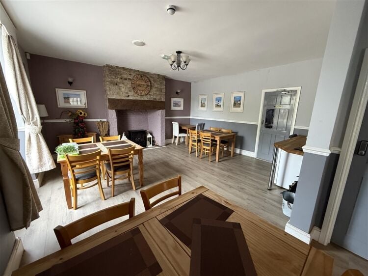 Versatile property offering a ready-made B&B / restaurant trade For Sale in Crediton Photo 6