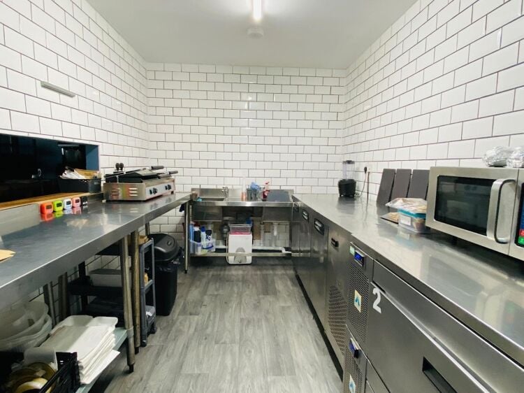 Leasehold Sandwich Bar Located In Retford Town Centre
