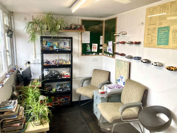 M.O.T, CAR SERVICING, AND REPAIR CENTRE