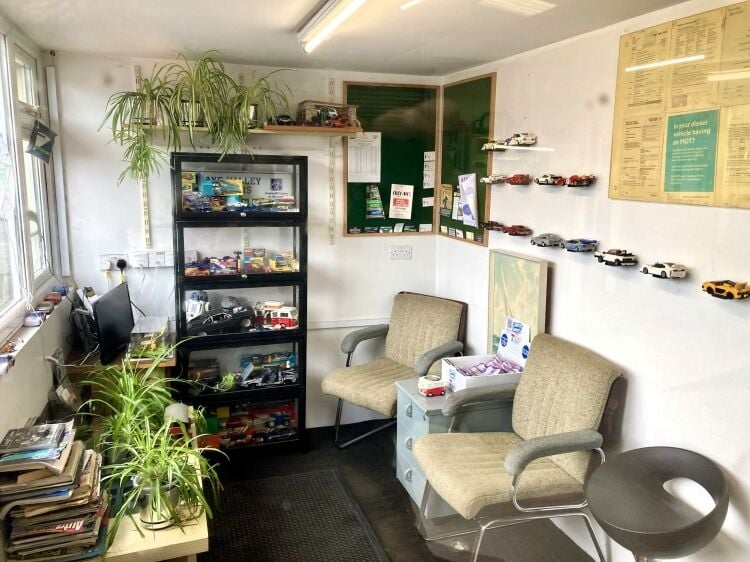 M.O.T, CAR SERVICING, AND REPAIR CENTRE Photo 6