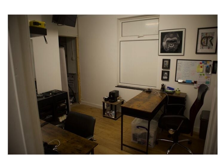 Cut Above the Rest – Award-Winning Modern Barbers Lounge