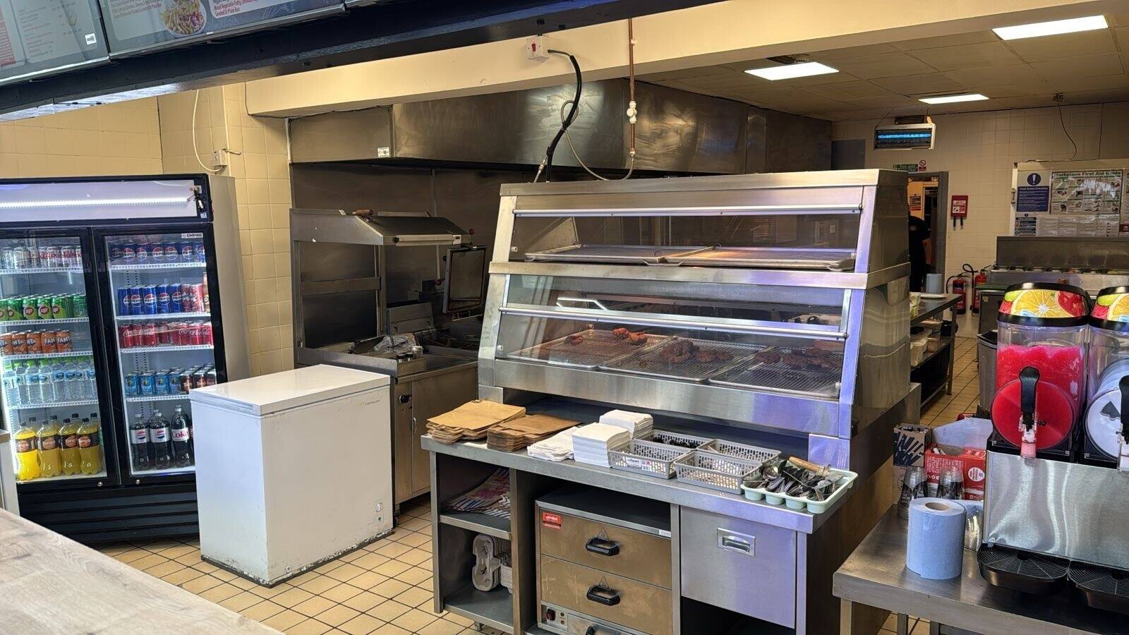 Fully fitted fast food takeaway in the heart of Bedford Town Centre Photo 6