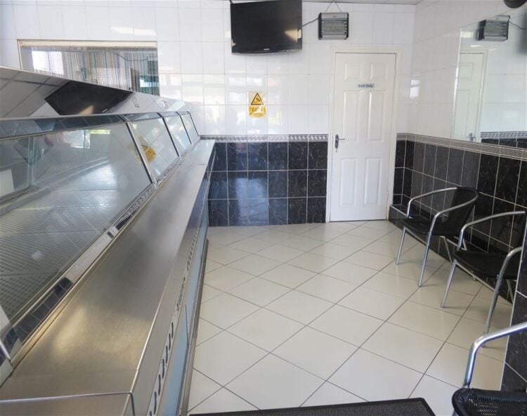 Evenings-only fish & chip shop, Hampton riverside
