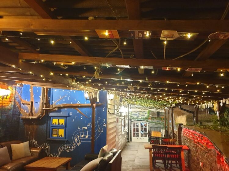 Historic Dover Gem – Restaurant, Bar & Boutique Rooms with Freehold!