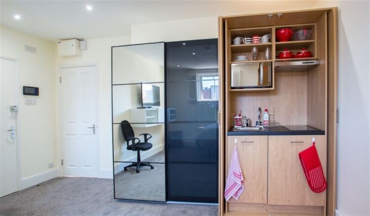 FREEHOLD LETTING APARTMENTS IDEAL INVESTMENT  RESTART OPPORTUNITY WEST SUSSEX Photo 6