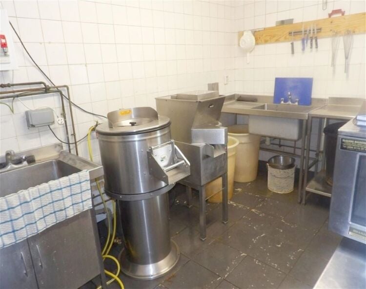Detached fish & chip takeaway, south Leeds Photo 6