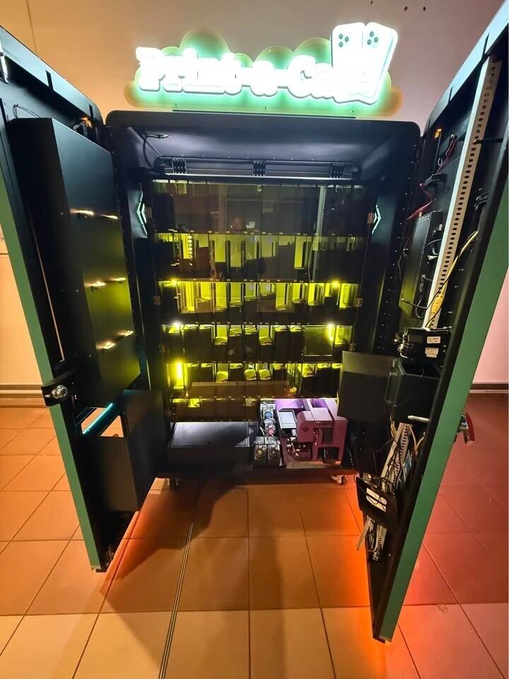 Custom Phone Cases Vending Machine Photo 6