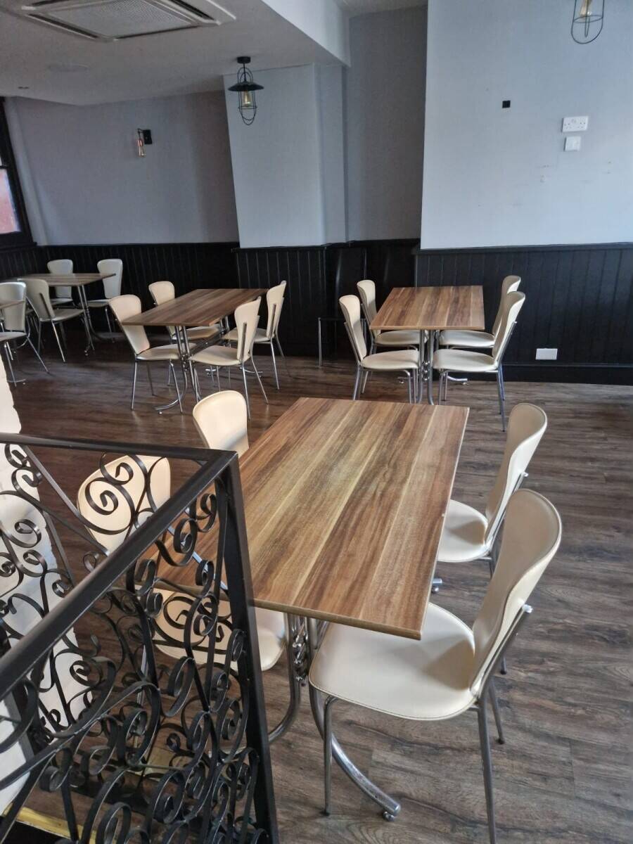 TURNKEY RESTAURANT & BAR OPPORTUNITY Step into a fully operational restaurant & bar space
