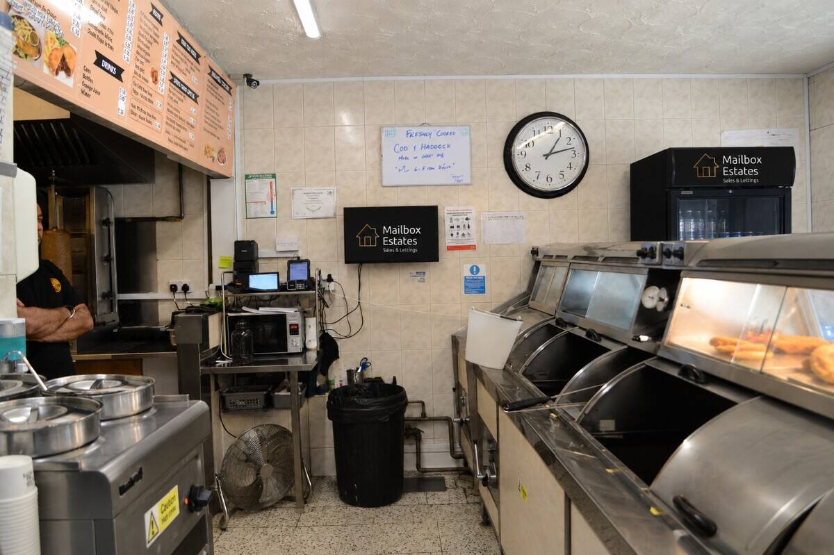 4.5k Weekly Sales Fish & Chip Shop in a Prime High-Footfall Location – Excellent Growth Potential