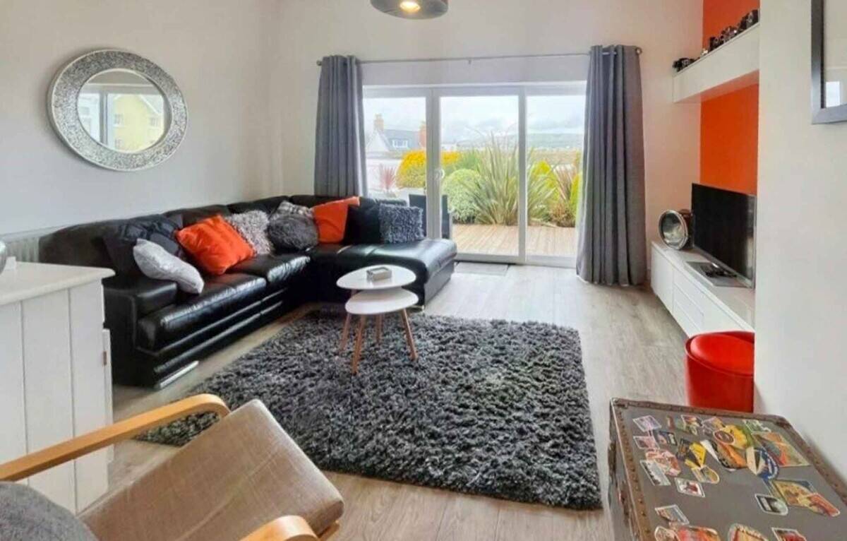 Immaculate Home with Income, Granny annex / letting unit or larger family home.