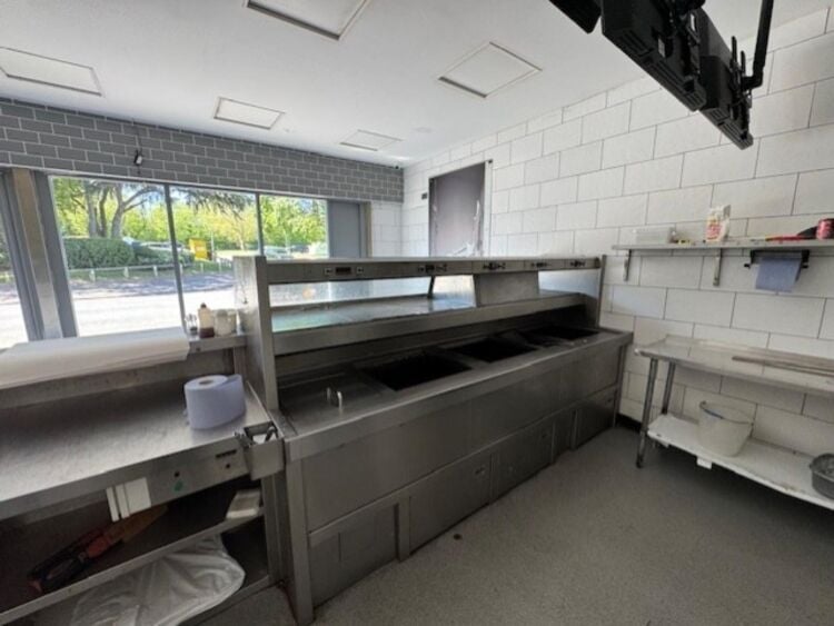 Leasehold Fish & Chip Takeaway Located In Atherstone Photo 6