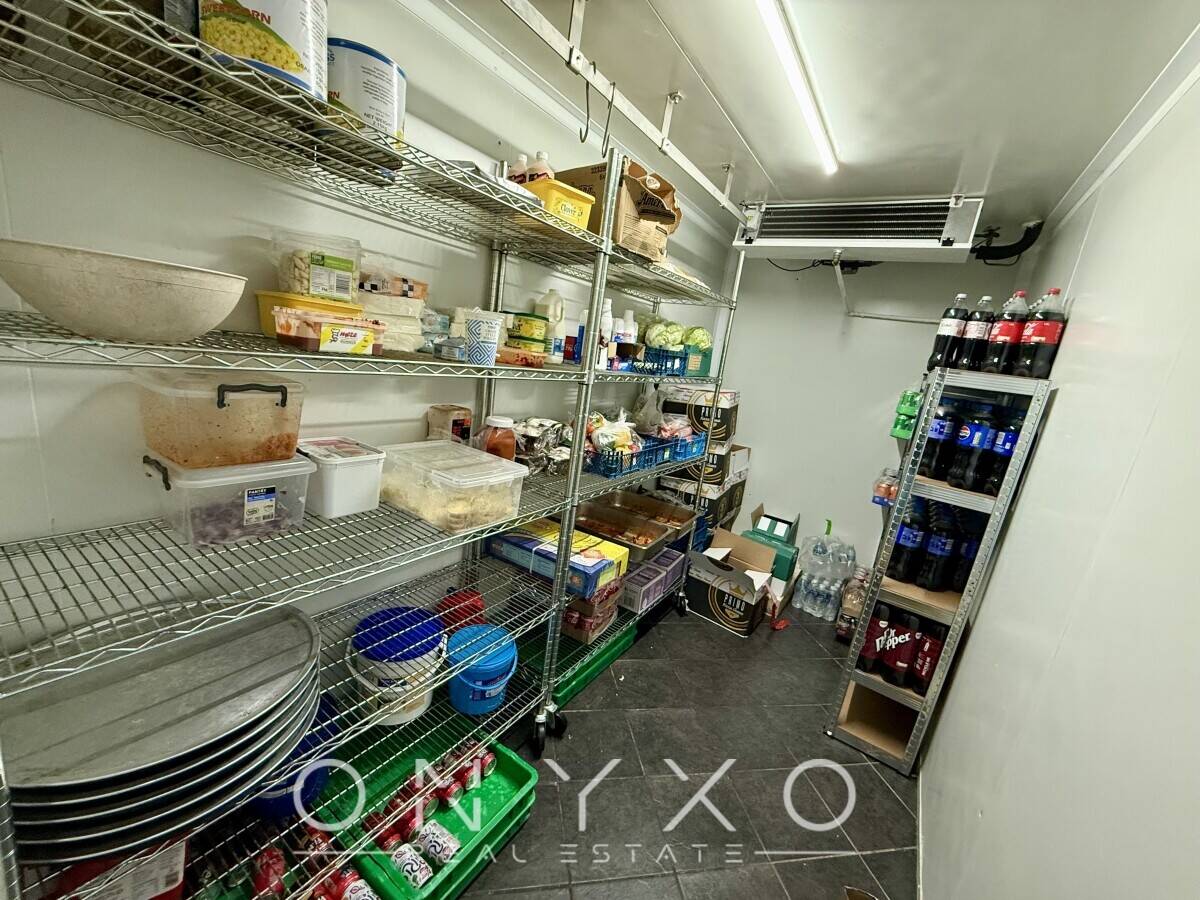 Pizza & Chicken Shop Takeaway with Accommodation for SALE in Surrey Photo 6