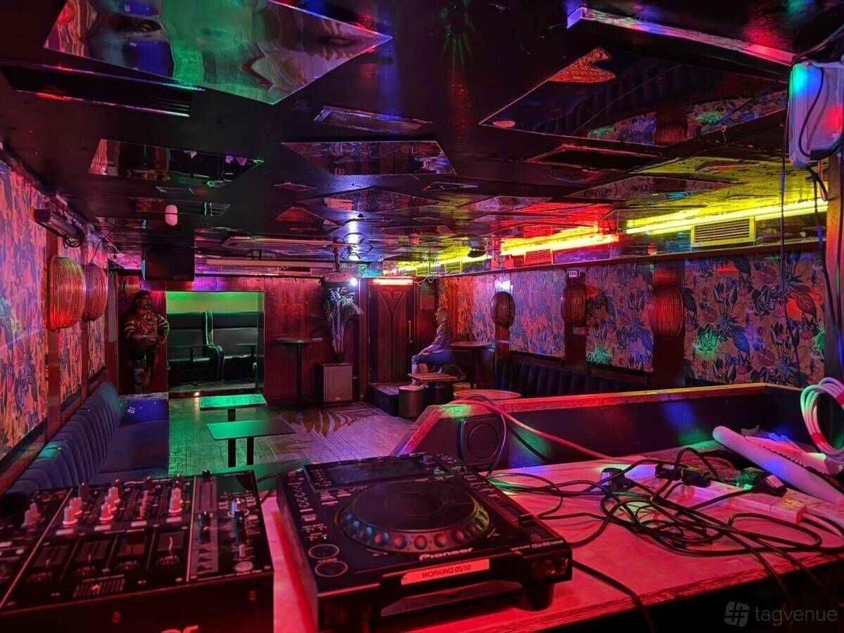 Bar/Nightclub Shoreditch Photo 7