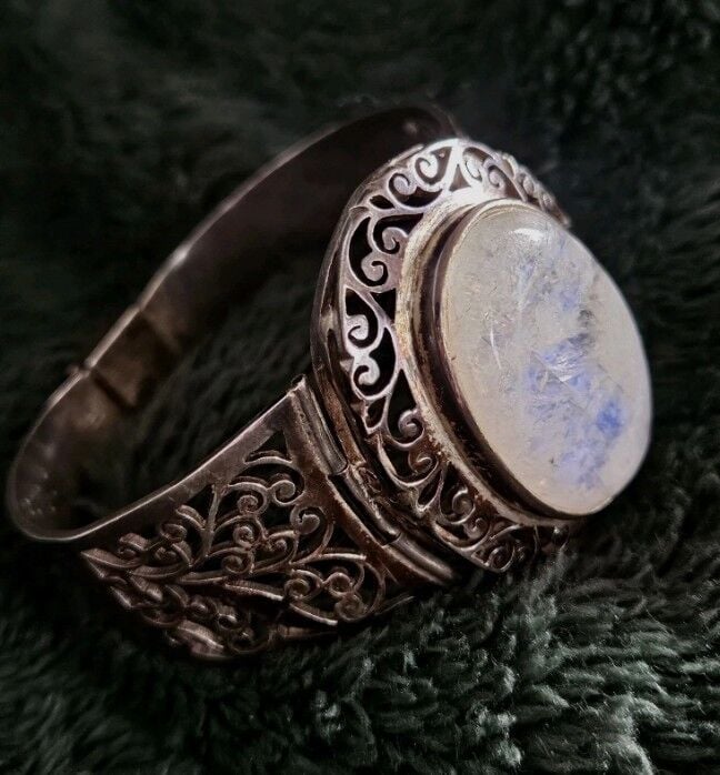 Established Vintage & Antiques eCommerce Business | 99.9% eBay Feedback | Relocatable | Proven Online Brand