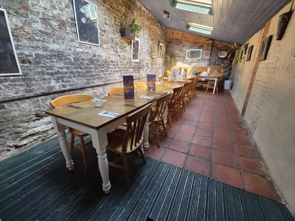 Popular Licensed Bistro & Restaurant with 2 Bedroom Self Contained Apartment in Taunton Town Centre