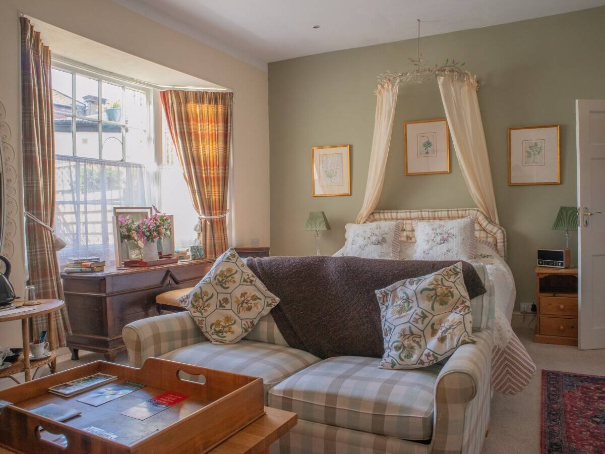 DEVON - B&B AND BISTRO IN CENTRE OF PICTURESQUE SOUTH HAMS HARBOUR TOWN
