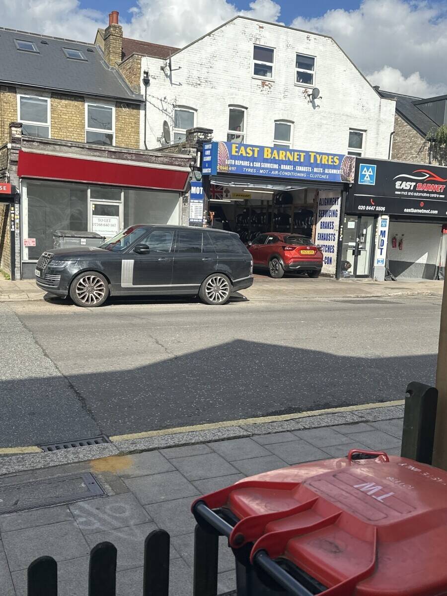 Vacant  shop Photo 6