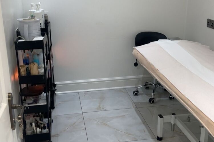 Popular Beauty Salon - Enfield Photo 6