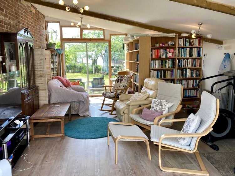 VERSATILE GUEST HOUSE offering WRITING RETREATS