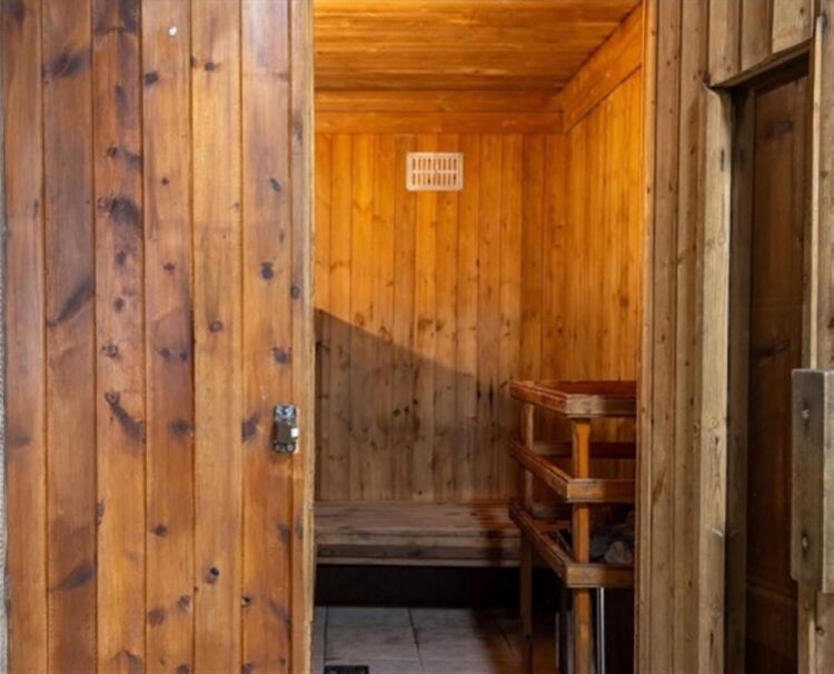 LUXURY RESORT ACCOMMODATION
