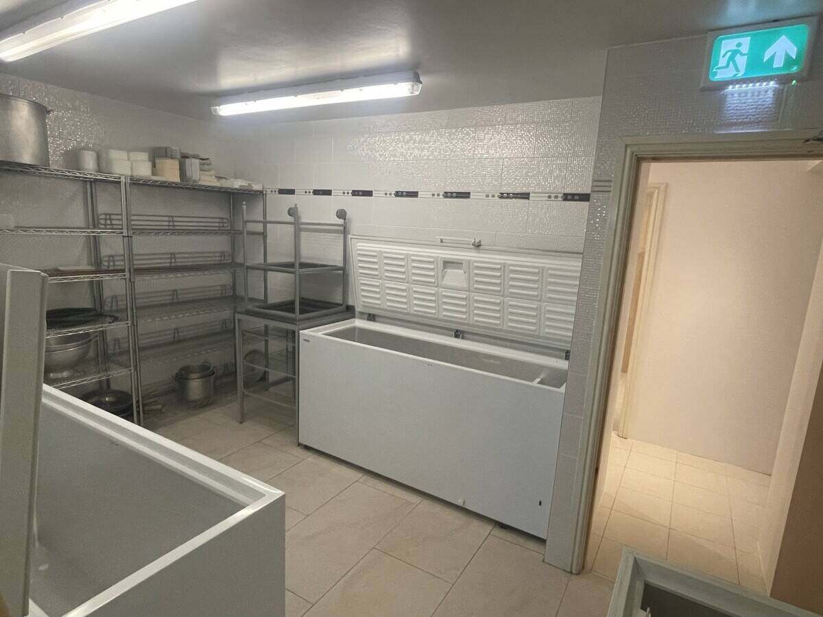 Unique Opportunity to Purchase a Freehold Takeaway/Café