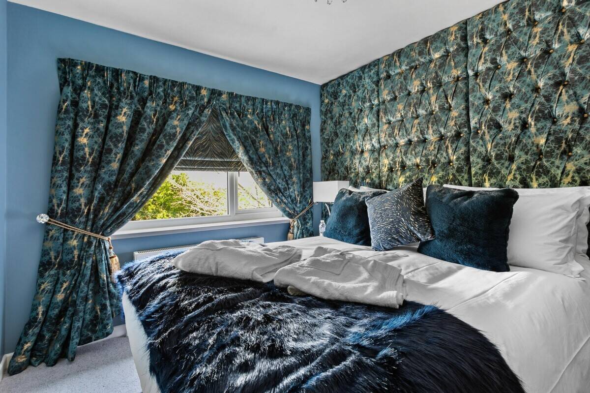 Exquisite Detached Period Guest House with Extensive Gardens and Luxury Owner’s Accommodation in a D