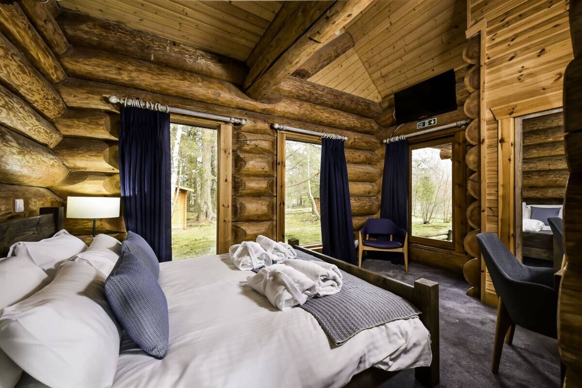 A Stunning Log Cabin with a Substantial Income Stream in The Cairngorm National Park (ref 1819)