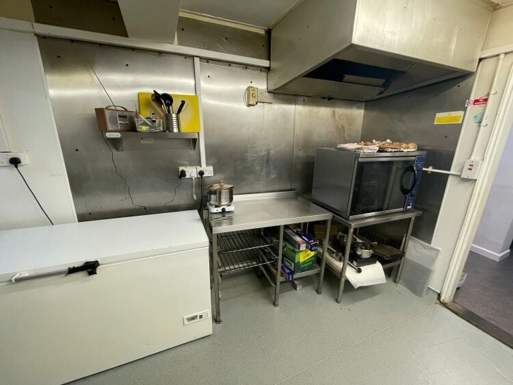 Busy Cafe - Prominent High Street Location - Leasehold