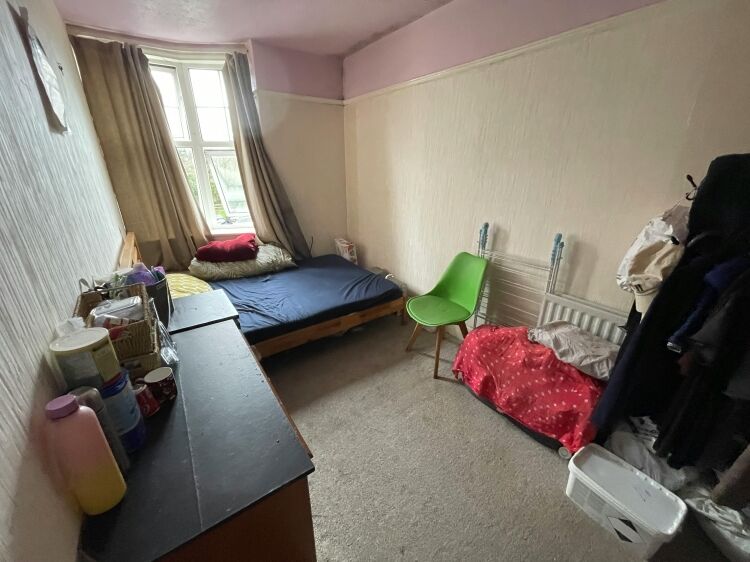 Busy Takeaway in Affluent Location and 2 Bed Flat - Leasehold Business Photo 6