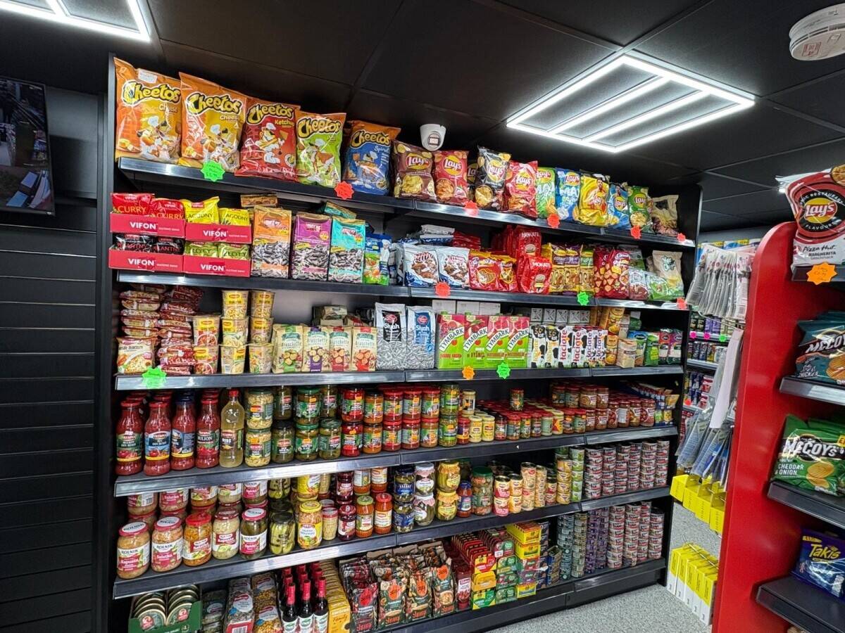 OFF-LICENCE LEASE FOR SALE IN BUSY LOCATION IN SOUTHAMPTON WITH HIGH POTENTIAL TO INCREASE SALES.