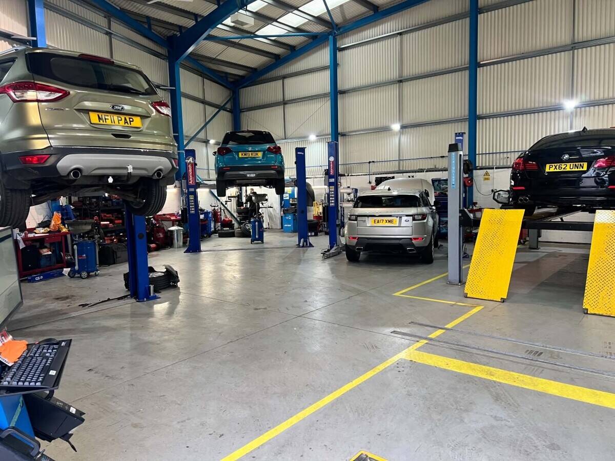 Mot station and repair workshop 