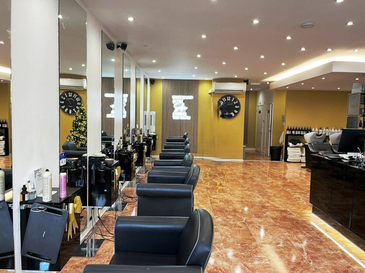 FULLY STAFF MANAGED HAIR & BEAUTY SALON - FOR SALE - ESSEX Photo 6