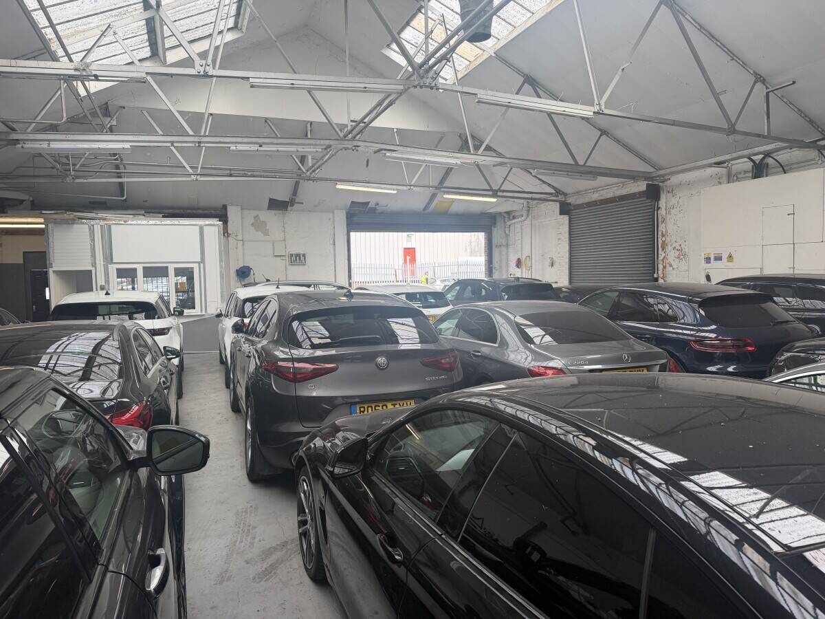 Car dealership unit  