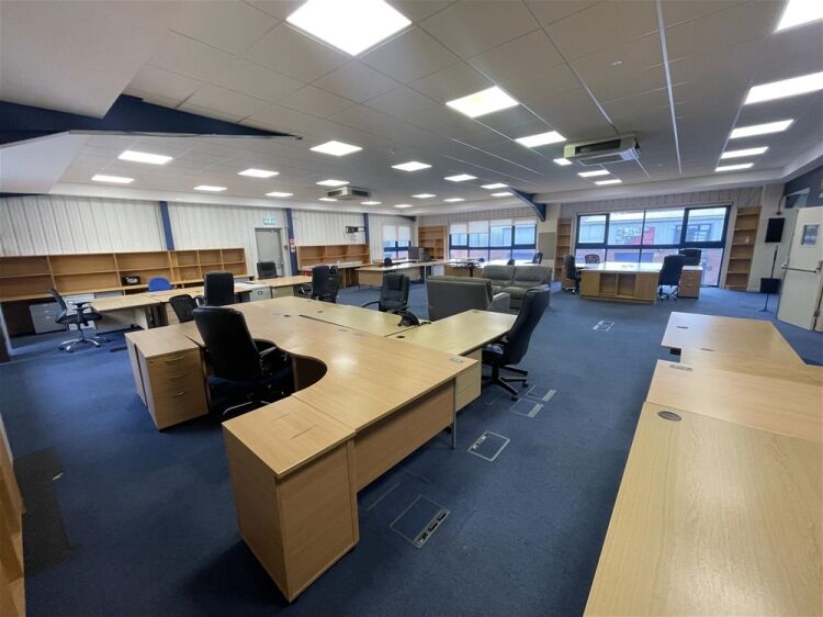 Substantial office spaces in popular Business Park For Sale in Newton Abbot Photo 6