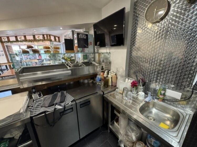 Leasehold Greek Takeaway & Restaurant Located In Rugby