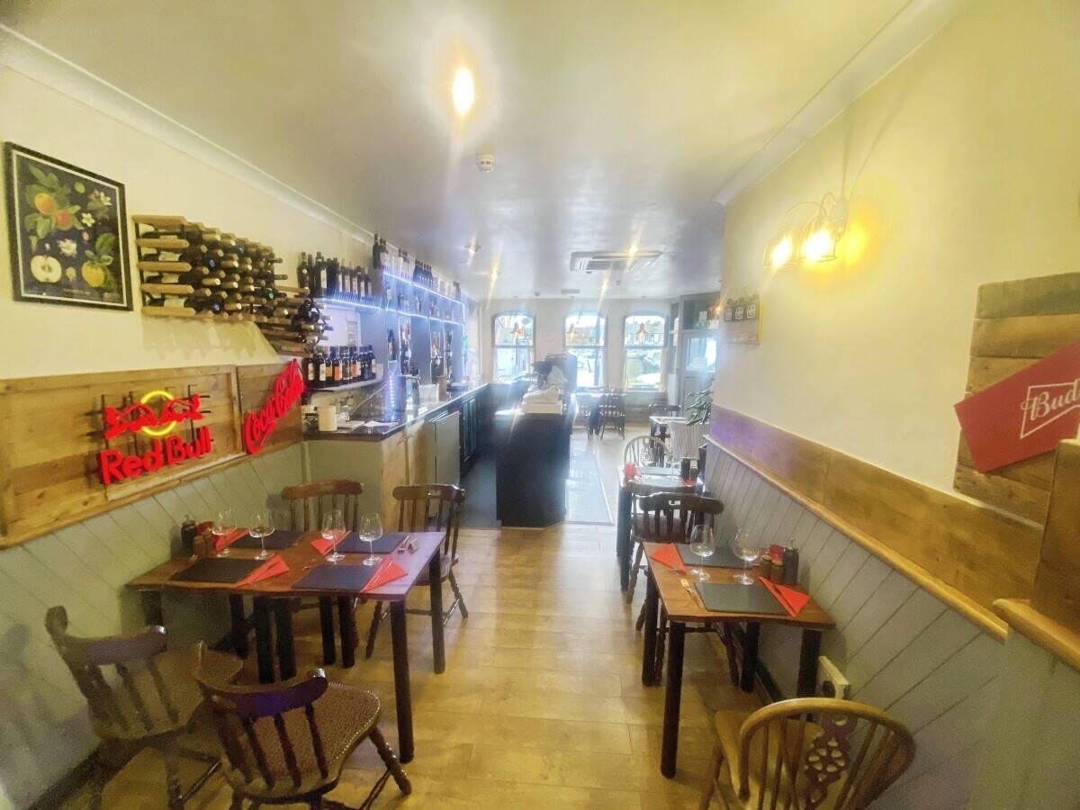 FULLY FITTED RESTAURANT / BAR PREMISES - FULLY EQUIPPED TO TRADE. TOWN CENTRE Photo 6