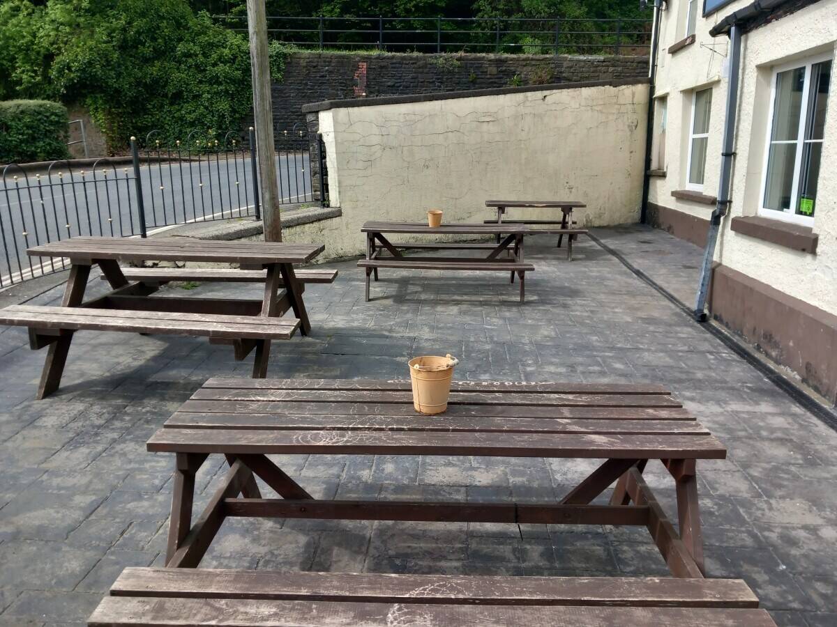 RHYMNEY VALLEY SOUTH WALES - WELL APPOINTED AND MUTUALLY SUCCESSFUL TRADITIONAL VILLAGE PUB Photo 6