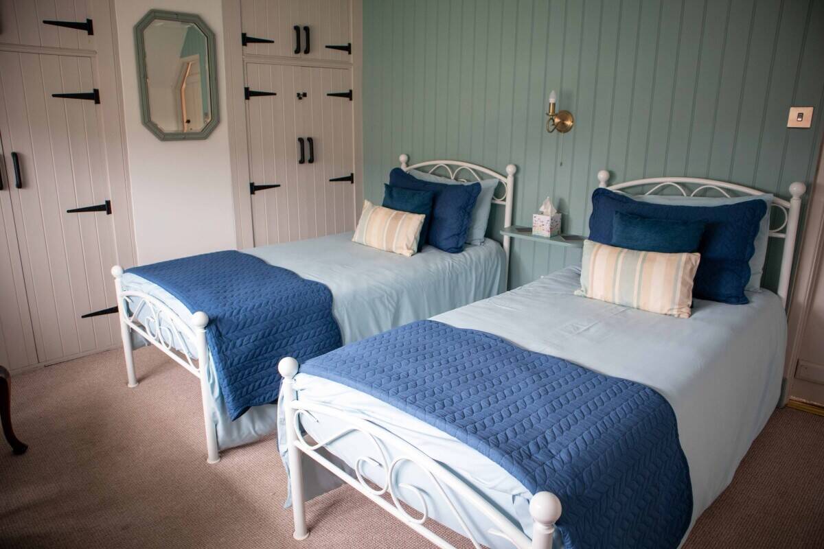 KENT - IMMACULATE GUEST HOUSE, FAMILY HOME OR DEVELOPMENT PROJECT Photo 6