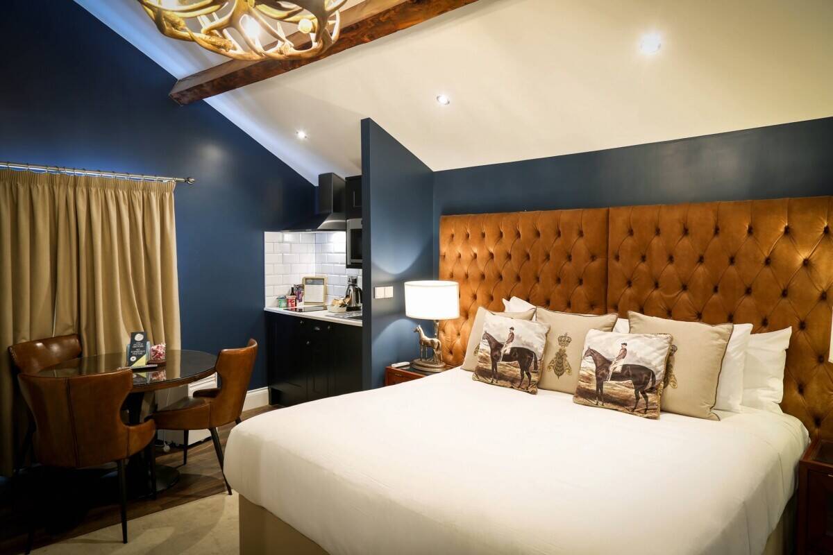 CHESTER CITY CENTRE - 16 LUXURY APARTHOTEL APARTMENTS BAR/RESTAURANT & P/P FOR AN ADDITIONAL 7 UNITS Photo 6
