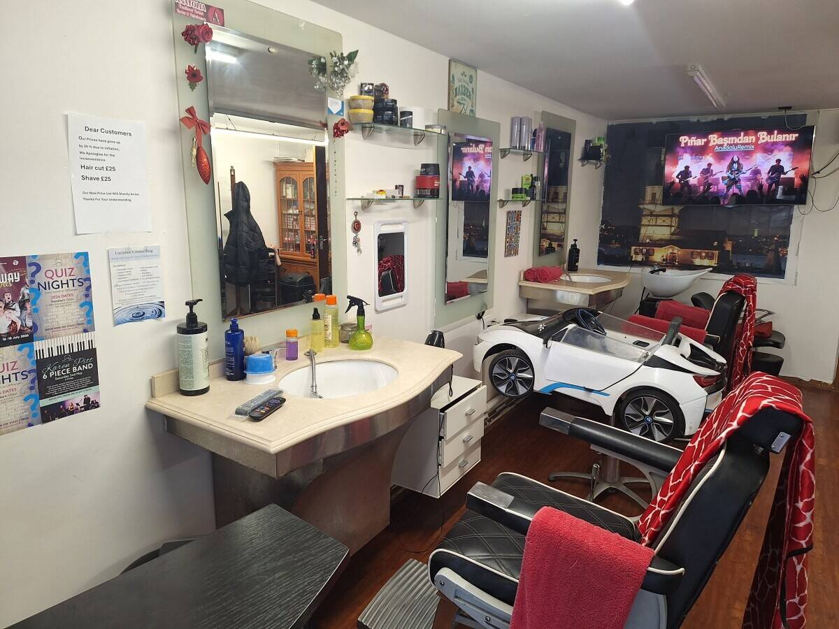 Hair Salon & Hairdressers & Barbers