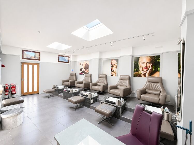 COMMERCIAL PREMISES TO LET IN THE HEART OF HITCHIN